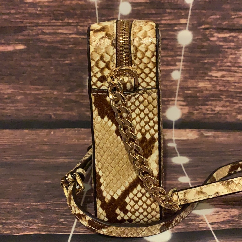 🌺 MICHAEL KORS 🌺 LARGE EW STRAW PYTHON CAPSULE - Picture 7 of 8